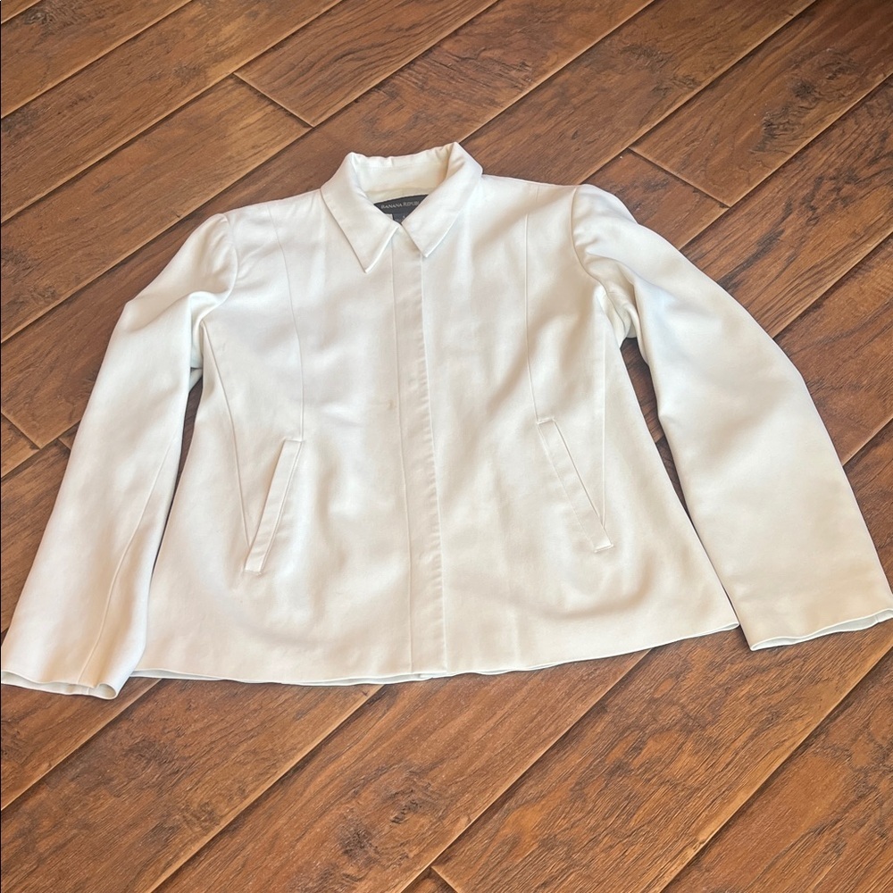 Banana Republic Classic White Blazer / Size 6